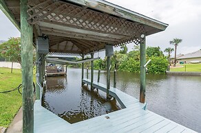Peaceful Waterfront Pool Home 3 Bedroom Home by RedAwning
