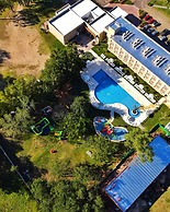 Days Inn by Wyndham Zarate