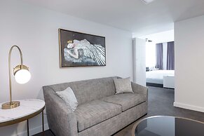 The Kelly Birmingham, Tapestry Collection By Hilton