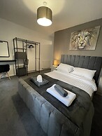 5 Lockside Free Secure Parking