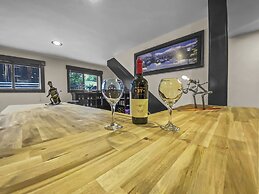 High Street Hideaway 3 Bedroom Home by RedAwning