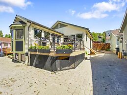 High Street Hideaway 3 Bedroom Home by RedAwning