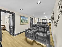 High Street Hideaway 3 Bedroom Home by RedAwning