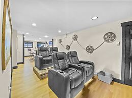 High Street Hideaway 3 Bedroom Home by RedAwning