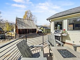 High Street Hideaway 3 Bedroom Home by RedAwning