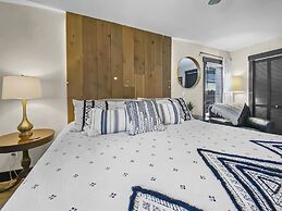 High Street Hideaway 3 Bedroom Home by RedAwning