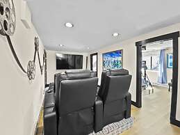 High Street Hideaway 3 Bedroom Home by RedAwning