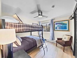 High Street Hideaway 3 Bedroom Home by RedAwning