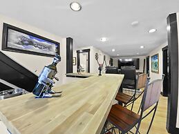 High Street Hideaway 3 Bedroom Home by RedAwning