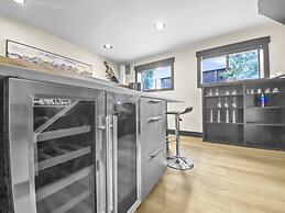 High Street Hideaway 3 Bedroom Home by RedAwning