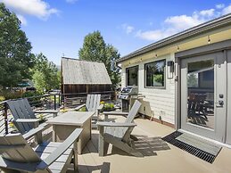 High Street Hideaway 3 Bedroom Home by RedAwning