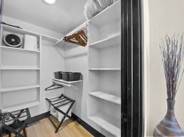 High Street Hideaway 3 Bedroom Home by RedAwning