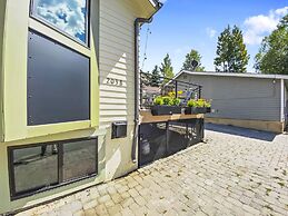 High Street Hideaway 3 Bedroom Home by RedAwning