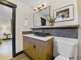 High Street Hideaway 3 Bedroom Home by RedAwning