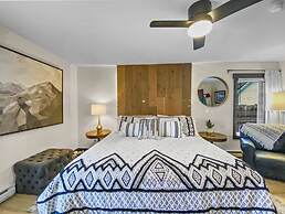 High Street Hideaway 3 Bedroom Home by RedAwning