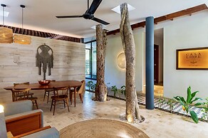 301 Casa Libre by Staypodio