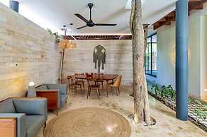 301 Casa Libre by Staypodio