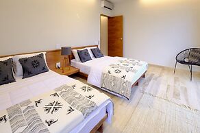 301 Casa Libre by Staypodio