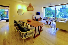 301 Casa Libre by Staypodio