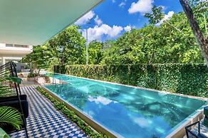 301 Casa Libre by Staypodio