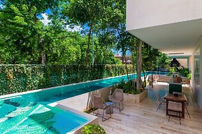 301 Casa Libre by Staypodio