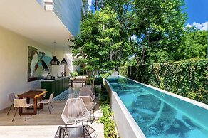 301 Casa Libre by Staypodio