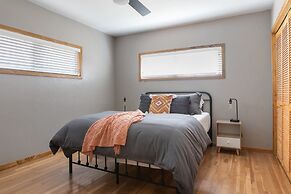 Altes Eckert Stolz 3 Bedroom Home by RedAwning