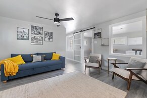 Altes Eckert Stolz 3 Bedroom Home by RedAwning