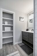 Altes Eckert Stolz 3 Bedroom Home by RedAwning