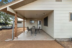 Altes Eckert Stolz 3 Bedroom Home by RedAwning