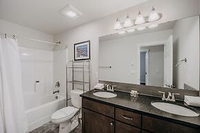 47mf - Wifi - Fireplace - Sleeps 6 3 Bedroom Home by Redawning