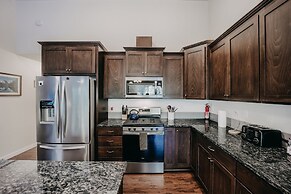 47mf - Wifi - Fireplace - Sleeps 6 3 Bedroom Home by Redawning