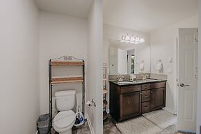 47mf - Wifi - Fireplace - Sleeps 6 3 Bedroom Home by Redawning