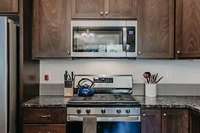 47mf - Wifi - Fireplace - Sleeps 6 3 Bedroom Home by Redawning