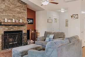 47mf - Wifi - Fireplace - Sleeps 6 3 Bedroom Home by Redawning