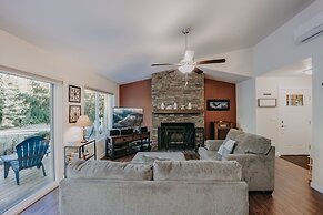 47mf - Wifi - Fireplace - Sleeps 6 3 Bedroom Home by Redawning