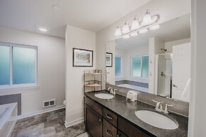 47mf - Wifi - Fireplace - Sleeps 6 3 Bedroom Home by Redawning