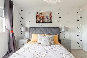 GLOBALSTAY. Modern 3-4 Bedroom Town