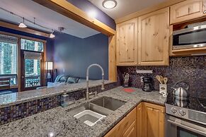 23sw - Luxurious - Wi-fi - Fireplace - Sleeps 4 2 Bedroom Home by Reda