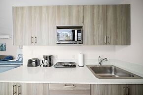 Samantha Apartments by Lowkl