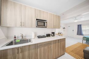 Samantha Apartments by Lowkl