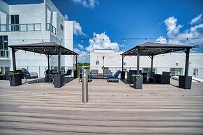 Samantha Apartments by Lowkl