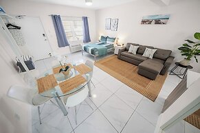 Samantha Apartments by Lowkl