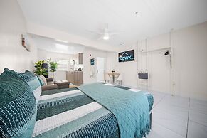 Samantha Apartments by Lowkl