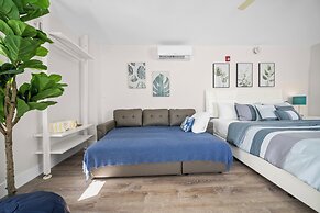 Samantha Apartments by Lowkl