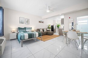 Samantha Apartments by Lowkl