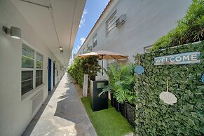 Samantha Apartments by Lowkl