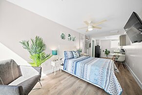 Samantha Apartments by Lowkl