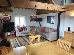 Riverside Penthouse Apartment