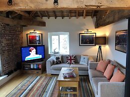 Riverside Penthouse Apartment